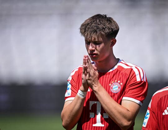 Bavarian Regional League Soccer 2026–2027, Matchday 3, August 8, 2026: FC Bayern Munich II 1, FC Schweinfurt 1905. Matous Srb of FC Bayern Munich II prays before the game.