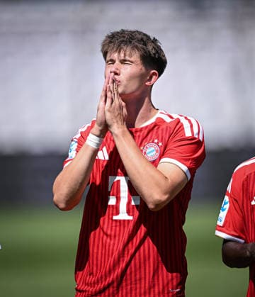 Bavarian Regional League Soccer 2026–2027, Matchday 3, August 8, 2026: FC Bayern Munich II 1, FC Schweinfurt 1905. Matous Srb of FC Bayern Munich II prays before the game.