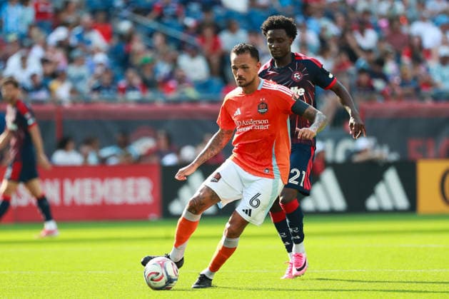 FOXBOROUGH, MA - AUGUST 08: Artur 6 of the Houston Dynamo FC possess the ball during a match between the New England Revolution and Houston Dynamo FC on August 8, 2026 at Gillette Stadium in Foxborough, Massachusetts. (Photo by Summer Lamont Icon Sportswire) SOCCER: AUG 08 MLS, Fussball Herren, USA New England Revolution vs Houston Dynamo FC EDITORIAL USE ONLY Icon260808003