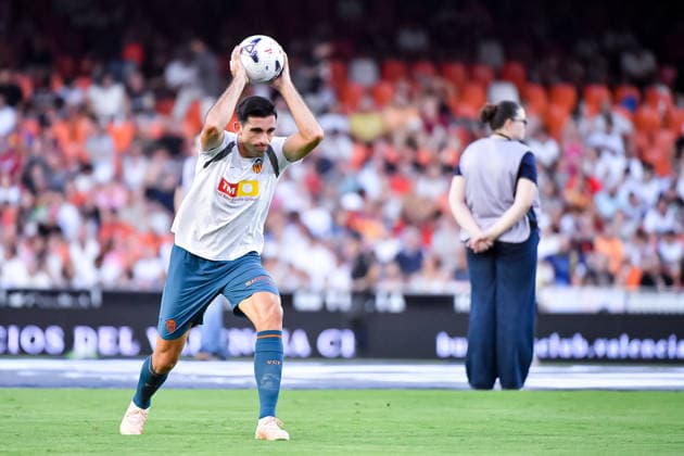 ESP Valencia CF vs. Newcastle CF, 2026–2027 Preseason Match: César Tarrega of Valencia during the preseason match between Valencia CF and Newcastle CF, played at Mestalla Stadium in Valencia on August 8, 2026. Valencia, Spain. Valencia, Spain. Soccer Copyright: xLeopoldxSoglox