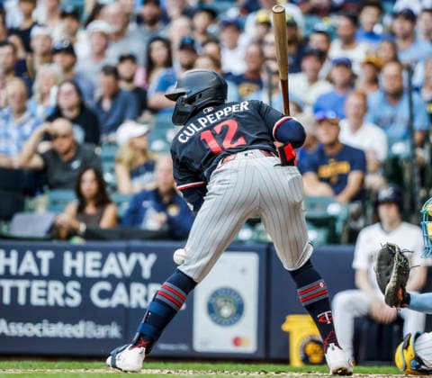 Minnesota Twins shortstop Kaelen Culpepper is hit in the knee by a pitch thrown by Milwaukee Brewers starting pitcher Shane Drohan in the second inning of the MLB, Baseball Herren, USA game between the Minnesota Twins and the Milwaukee Brewers at American Family Field in Milwaukee, Wisconsin on Saturday, August 8, 2026.  MIL20260808812 TANNENxMAURY
