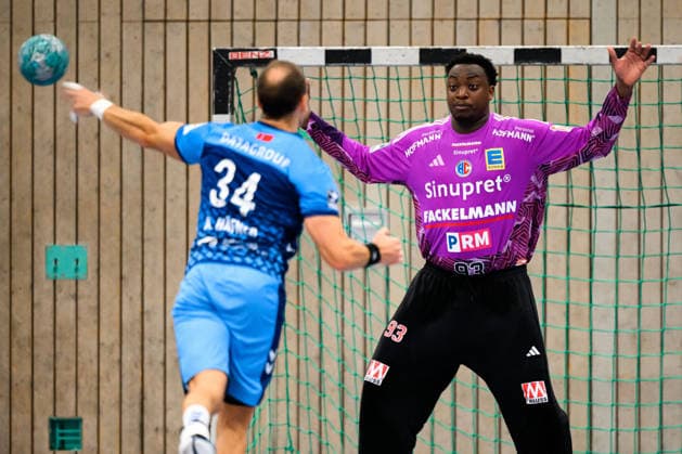 Altensteig SCup 26 27 HC Erlangen TVB Stuttgart Kai Häfner Haefner Stuttgart, Goalie Rubens Pierre HC Erlangen Altensteig Eichwaldhalle Baden-Württemberg Germany