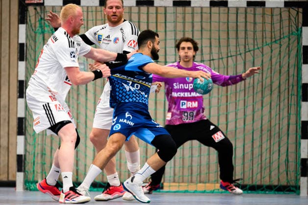 Altensteig SCup 26 27 HC Erlangen TVB Stuttgart (from left) in a one-on-one battle: Sebastian Firnhaber (HC Erlangen) and Mohamed Darmoul (Stuttgart) Altensteig Eichwaldhalle Baden-Württemberg Germany