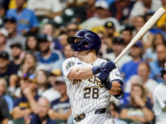 Milwaukee Brewers first baseman Andrew Vaughn hits an RBI single in the eighth inning of the MLB, Baseball Herren, USA game between the Minnesota Twins and the Milwaukee Brewers at American Family Field in Milwaukee, Wisconsin on Saturday, August 8, 2026. The Brewers defeated the Twins 4-3.  MIL20260808842 TANNENxMAURY