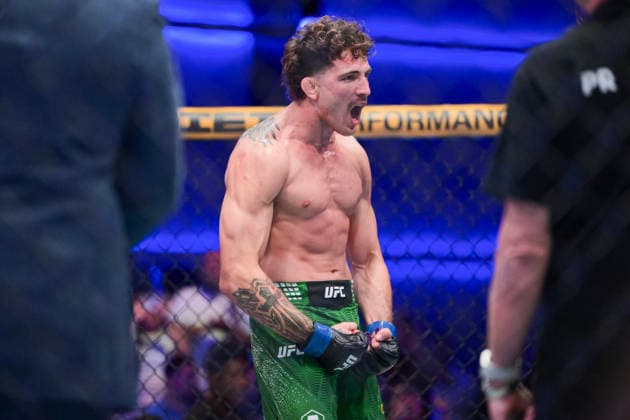 August 8, 2026, Las Vegas, Nevada, USA: QUILLAN SALKILLD defeats MATEUSZ GAMROT by a submission (rear naked choke) during UFC Fight Night 120 at the UFC APEX in Las Vegas. Las Vegas USA - ZUMAo117 20260808_zsp_o117_005 Copyright: xMikaelxOnax
