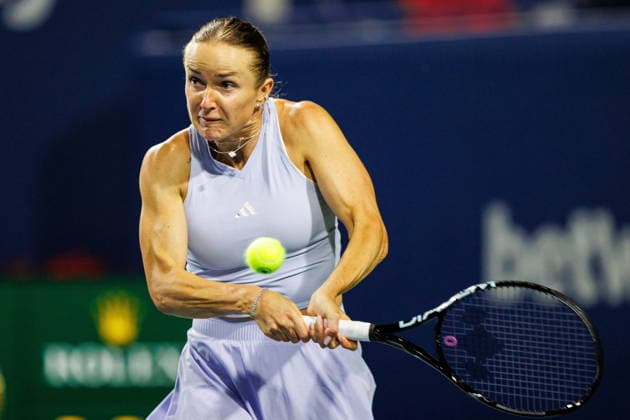 August 8, 2026, Toronto, On, Canada: Elina Svitolina of Ukraine returns the ball from Amanda Anisimova of the United States during round of 16 National Bank Open Tennis action in Toronto, on Saturday, Aug. 8, 2026. Canada News - August 8, 2026  - ZUMAc35_ 20260808_zaf_c35_177 Copyright: xKeitoxNewmanx