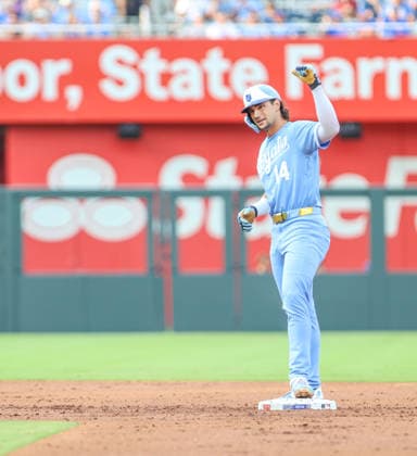 AUG 08, 2026: Kansas City Royals outfielder Jac Caglianone (14) celebrates at second base in the 3rd inning against the Chicago Cubs at Kauffman Stadium Kansas City, MO. CSM Kansas City United States - ZUMAc04_ 20260808_zma_c04_343 Copyright: xRomanxPunox