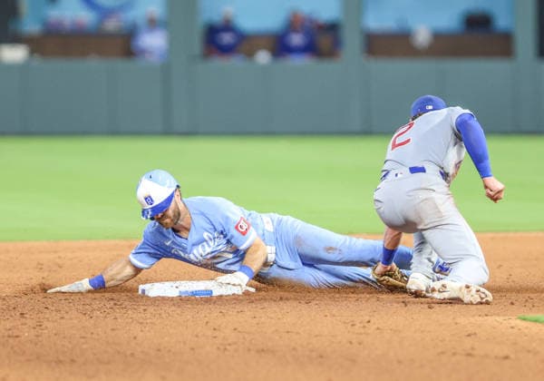 AUG 08, 2026: Kansas City Royals outfielder John Rave (16) steals second base in the 8th inning against the Chicago Cubs at Kauffman Stadium Kansas City, MO. CSM MLB, Baseball Herren, USA 2026: Cubs Vs Royals Aug 8th  - ZUMAc04_ 20260808_zma_c04_342 Copyright: xRomanxPunox