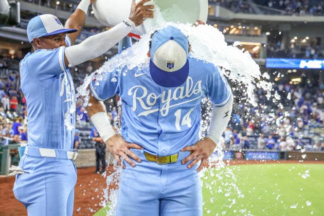 AUG 08, 2026: Kansas City Royals outfielder Jac Caglianone (14) gets the water splash during the interview at Kauffman Stadium Kansas City, MO. CSM Kansas City United States - ZUMAc04_ 20260808_zma_c04_376 Copyright: xRomanxPunox