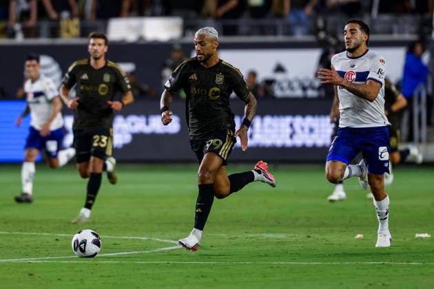 Leagues Cup - LAFC vs Deportivo Toluca Los Angeles FC forward Denis Bouanga (C) goes upfield in the first half during the Leagues Cup Phase One soccer match between Los Angeles FC and Deportivo Toluca at BMO Stadium in Los Angeles, California, USA, 08 August 2026. LOS ANGELES CALIFORNIA United States  Copyright: xCHRISxTORRESx