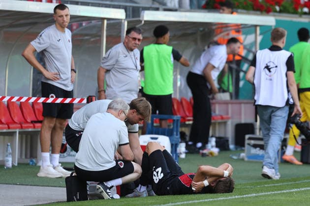 August 8, 2026, xsefx, Soccer, FC Viktoria Köln vs. SSV Jahn Regensburg, 3. Liga, Sportpark Höhenberg, Matchday 1, 2026–2027 Season: Pascal Fallmann of FC Viktoria Köln, No. 28, requires medical attention and is substituted due to injury. DFB regulations prohibit any use of photographs as image sequences and or quasi-video. North Rhine-Westphalia, Germany