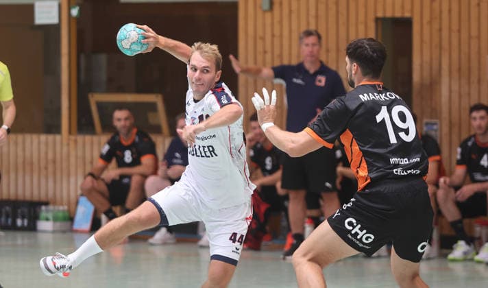 Bönnigheim, Handball: SG BBM Bietigheim vs. Kadetten Schaffhausen; from left: Mathias Larson (BBM), Zoran Markovic (Schaffhausen)