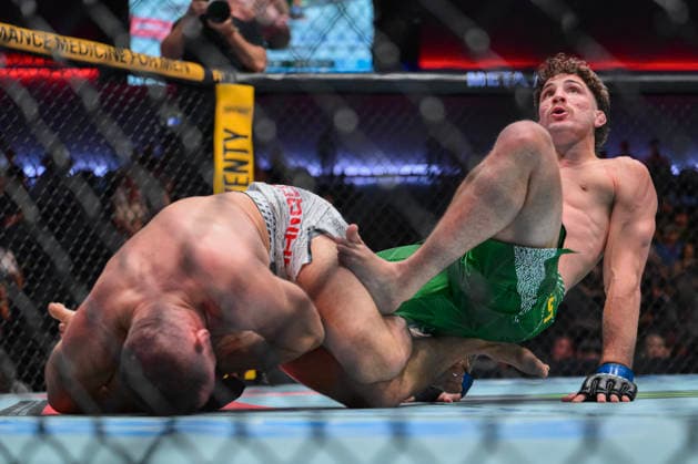 August 9, 2026, Las Vegas, Nevada, USA: QUILLAN SALKILLD (R) defeats MATEUSZ GAMROT (L) by a submission (rear naked choke) during UFC Fight Night 120 at the UFC APEX in Las Vegas. UFC Fight Night 120: Salkilld Defeats Gamrot By Submission.  - ZUMAo117 20260809_zsp_o117_001 Copyright: xMikaelxOnax