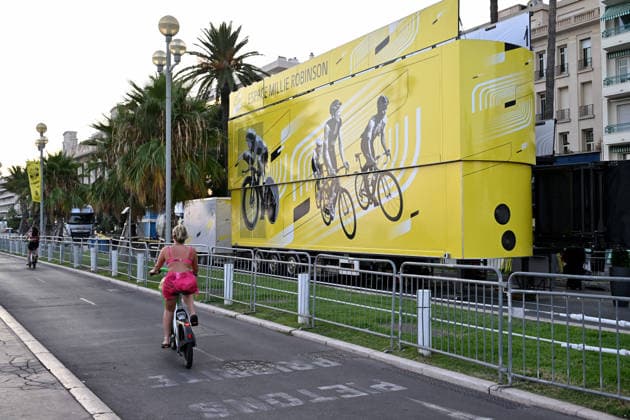 8ème étape du Tour de France Femmes avec Zwift avec l arrivée à Nice, le 8 août 2026. Les coureuses ont parcouru 172 km entre Sisteron et Nice et c est la Néerlandaise, championne d Europe, D.Vollering qui franchit la ligne d’arrivée en premier et reprend le maillot jaune à la Polonaise K.Niewiadoma (Canyon-SRAM), avec huit secondes d’avance. A Nice, sur le podium, elle est suivie par l’Italienne Elisa Longo Borghini et K.Niewiadoma. Bruno Bebert Bestimage Stage 8 of the Tour de France Femmes avec Zwift concluded in Nice on August 8, 2026. The riders covered 172 km between Sisteron and Nice, with Dutch European champion D. Vollering crossing the finish line first; she reclaimed the yellow jersey from Poland’s K. Niewiadoma (Canyon-SRAM), taking an eight-second lead. On the podium in Nice, she was joined by Italy’s Elisa Longo Borghini and K. Niewiadoma Nice France Copyright: xBrunoxBebertx xBestimagexBrunoxBebertx xBestimagex