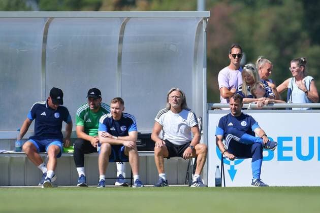 Schalke 04 U19 vs. MSV Duisburg U19 ** FOR EDITORIAL PURPOSES ONLY ** EDITORIAL USE ONLY ** p Soccer U19 DFB Youth League Preliminary Round Group H Matchday 1 Schalke 04 U19 vs. MSV Duisburg U19 on August 9, 2026, at the Parkstadion in Gelsenkirchen. Norbert Elgert, coach of Schalke 04 U19, Central Germany, North Rhine-Westphalia, Gelsenkirchen. Copyright ThorstenxTillmann Copyright: ThorstenxTillmann doc872zbxln9cnjyavi143a ,EDITORIAL USE ONLY Copyright: ThorstenxTillmann