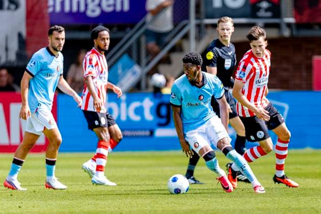 ROTTERDAM: SC Feyenoord Rotterdam forward Gaoussou Diarra and Sparta Rotterdam forward Nokkvi Thorisson during the Vriendenloterij Eredivisie match between Sparta and Feyenoord at Stadion Het Kasteel on August 9, 2026, in Rotterdam, Netherlands. Photo by DeFodi Images