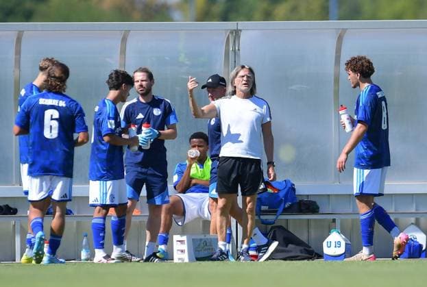 Schalke 04 U19 vs. MSV Duisburg U19 ** FOR EDITORIAL PURPOSES ONLY ** EDITORIAL USE ONLY ** p Soccer U19 DFB Youth League Preliminary Round Group H Matchday 1 Schalke 04 U19 vs. MSV Duisburg U19 on August 9, 2026, at the Parkstadion in Gelsenkirchen Norbert Elgert, Coach of Schalke 04 U19, Germany, North Rhine-Westphalia Gelsenkirchen Copyright ThorstenxTillmann Copyright: ThorstenxTillmann doc872zvdh6h7rjln6e112j ,EDITORIAL USE ONLY Copyright: ThorstenxTillmann
