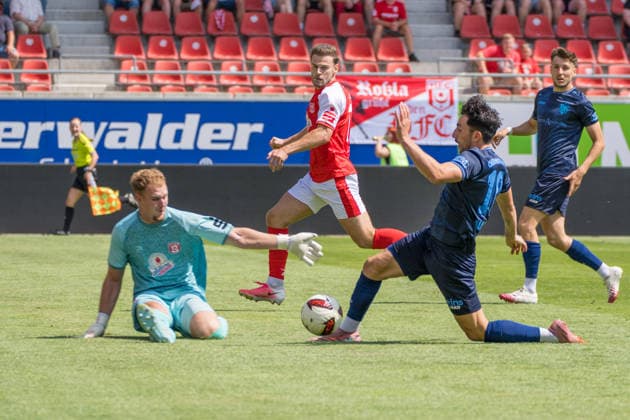 Goalkeeper Luca Bendel (HFC), 32; Domenico Alberico (CFC), 10; Hallescher FC vs. Chemnitzer FC, Soccer, Northeast Regional League, Matchday 4, 2026–27 Season, September 8, 2026, Halle Leuna Chemie Stadium, ST Deutschland
