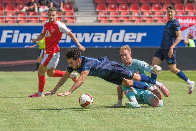 Goalkeeper Luca Bendel (HFC), 32; Domenico Alberico (CFC), 10; Hallescher FC vs. Chemnitzer FC, Soccer, Northeast Regional League, Matchday 4, 2026–27 Season, September 8, 2026, Halle Leuna Chemie Stadium, ST Deutschland