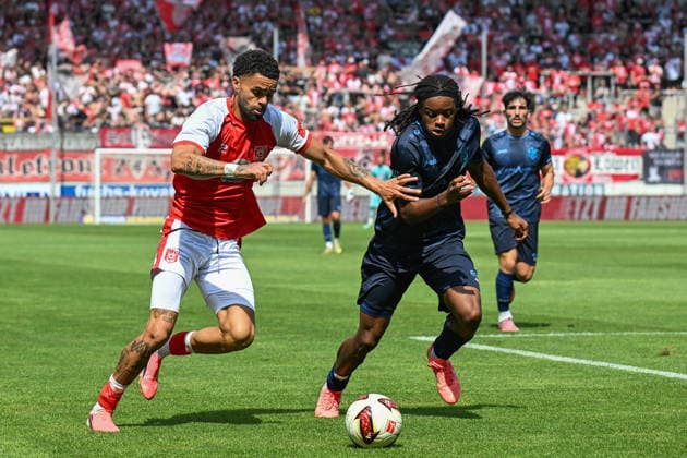 Soccer I Men s I 2026–2027 Season I Regionalliga I Matchday 4 I Hallescher FC vs. Chemnitzer FC I August 9, 2026 Tackle by Stanley Ratifo, 30, Hallescher FC, Ken Tchouangue 20, Chemnitzer FC, Halle Saale, Leuna Chemie Stadium, Saxony-Anhalt, Germany Copyright: xLobeca InesxHähnelx