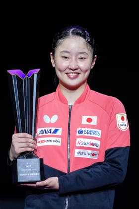 (260809) -- YOKOHAMA, Aug. 9, 2026 -- Harimoto Miwa of Japan reacts during the awarding ceremony after the women s singles final match between Harimoto Miwa of Japan and Chen Xingtong of China at the WTT Champions Yokohama 2026 in Yokohama, Japan, Aug. 9, 2026. ) (SP)JAPAN-YOKOHAMA Table tennis, Tischtennis WTT CHAMPIONS YOKOHAMA-WOMEN S SINGLES JiaxHaocheng 