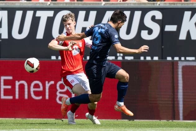 Regionalliga Northeast, Season 26-27: Hallescher FC vs. Chemnitzer FC, Halle, Germany, August 9, 2026. Pictured, from left, in a tackle: Juien Dammelang (Halle) and Roman Eppendorfer (Chemnitz). Halle-Saale-Leuna Chemie Stadium, Saxony-Anhalt, Germany