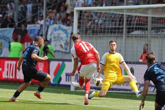 090826 Halle, Saale, Saxony-Anhalt; Sports; Soccer; Hallescher FC; Halle; HFC; Northeast Regional League; 4th Division; Men; 2026–2027 Season; Matchday 4; Hallescher FC vs. CFC Chemnitzer FC; Andreas Geipl (Chemnitzer FC); Fabrice Hartmann (Hallescher FC); David Richter (Goalkeeper) Chemnitzer FC