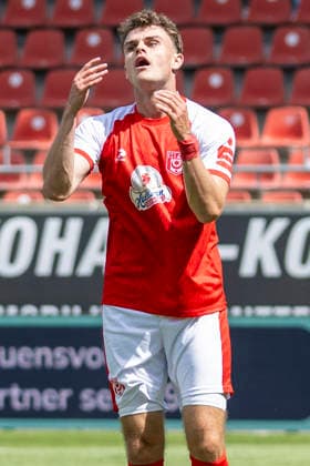 Regionalliga Northeast Season 26-27 Hallescher FC vs. Chemnitzer FC Halle, Germany August 9, 2026 Pictured: Fabrice Hartmann Halle: dissatisfied, disappointed, disheartened, dejected, frustrated; Halle Saale Leuna Chemie Stadium, Saxony-Anhalt, Germany