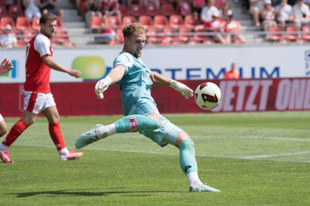 Goalkeeper Luca Bendel (HFC), 32, goal kick, Hallescher FC vs. Chemnitzer FC, soccer, Northeast Regional League, Matchday 4, 2026–27 season, September 8, 2026, Halle Leuna Chemie Stadium, ST Germany