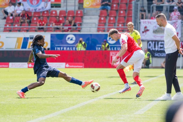 Ken Tchouangue (CFC), 20, Fabrice Hartmann (HFC), 11, Coach Benjamin Duda (CFC), Hallescher FC vs. Chemnitzer FC, Soccer, Northeast Regional League, Matchday 4, 2026–27 Season, August 9, 2026, Halle Leuna Chemie Stadium, ST Deutschland