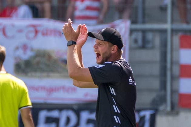 Coach Robert Schröder, HFC; Hallescher FC vs. Chemnitzer FC; Soccer; Northeast Regional League; Matchday 4; 2026–27 Season; August 9, 2026; Halle Leuna Chemie Stadium; ST Deutschland
