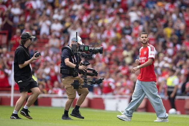 Bruno Guimaraes of Arsenal is unveiled prior to kick-off Arsenal v Borussia Dortmund, Pre Season Friendly, Football, Emirates Stadium, London, UK - 09 Aug 2026London Emirates Stadium United Kingdom EDITORIAL USE ONLY No use with unauthorised audio, video, data, fixture lists, club league logos or live services. Online in-match use limited to 120 images, no video emulation. No use in betting, games or single club league player publications. Copyright: xGeorgexTewkesbury Shutterstockx 17051143k
