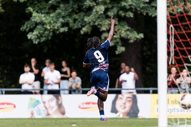 U17 DFB Youth League: 1. FC Köln vs. SV Sandhausen, August 9, 2026, Cologne, Germany. Celebrations following Isaiah Amani Izuagie’s 1-0 goal for 1. FC Köln, 9, goal, goal celebration during Matchday 1 of the preliminary round, Group E, of the U17 DFB Youth League between 1 FC Köln and SV Sandhausen at Geissbockheim Field 7 on August 9, 2026, in Cologne, Germany Copyright: xBEAUTIFULxSPORTS Wunderlx