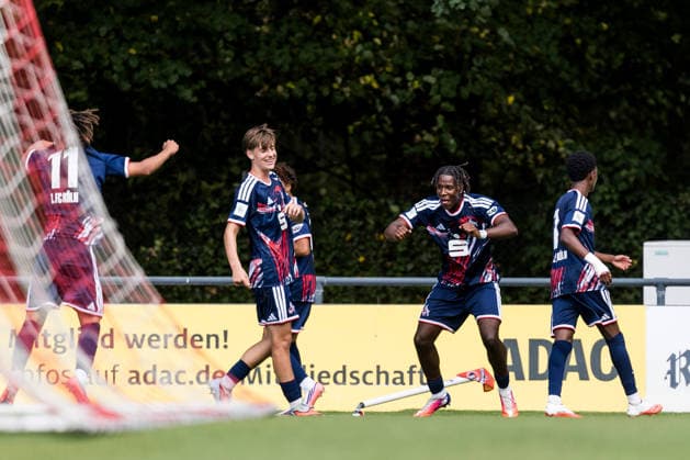 U17 DFB Youth League: 1. FC Köln vs. SV Sandhausen, August 9, 2026, Cologne, Germany. Celebrations following Isaiah Amani Izuagie’s 1-0 goal for 1. FC Köln, 9, goal, goal celebration during Matchday 1 of the preliminary round, Group E, of the U17 DFB Youth League between 1 FC Köln and SV Sandhausen at Geissbockheim Field 7 on August 9, 2026, in Cologne, Germany Copyright: xBEAUTIFULxSPORTS Wunderlx