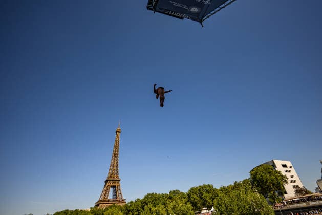 Davide Baraldi of Italy competes in the high diving 20m Round 3-4 Men Final during the European Aquatics Championships at the River Seine in Paris (France), August 8, 2026. Andrea Staccioli
