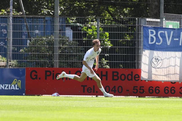 Soccer I Men s I 2026–2027 Season I Regionalliga Nord I Matchday 2 I FC St. Pauli II vs. Bremer SV I August 9, 2026 Bastian Redecker 11, Bremer SV after the 0–1 loss in Norderstedt at Edmund Plambeck Stadium, Schleswig-Holstein, Germany Copyright: xLobeca RalfxHomburgx