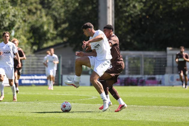 Soccer I Men s I 2026–2027 Season I Regionalliga Nord I Matchday 2 I FC St. Pauli II vs. Bremer SV I August 9, 2026 Denis Koldzic 4, Bremer SV Jack Wardius 19, FC St. Pauli II, Edmund Plambeck Stadium, Norderstedt, Schleswig-Holstein, Germany Copyright: xLobeca RalfxHomburgx