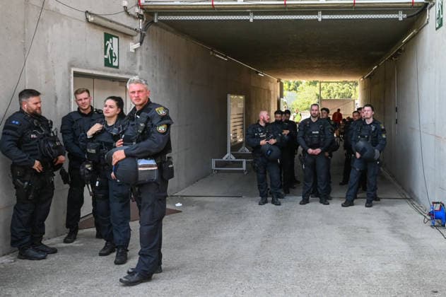 Soccer I Men s Team I 2026–2027 Season I Regionalliga I Matchday 4 I Hallescher FC vs. Chemnitzer FC I August 9, 2026 Riot police wait discreetly in the service tunnel of the Halle Saale Leuna Chemie Stadium, Saxony-Anhalt, Germany Copyright: xLobeca InesxHähnelx