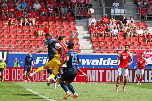 Soccer I Men s Team I 2026–2027 Season I Regionalliga I Matchday 4 I Hallescher FC vs. Chemnitzer FC I August 9, 2026 David Richter 1, Chemnitzer FC clears the ball from the penalty area Halle Saale Leuna Chemie Stadium Saxony-Anhalt Germany Copyright: xLobeca InesxHähnelx