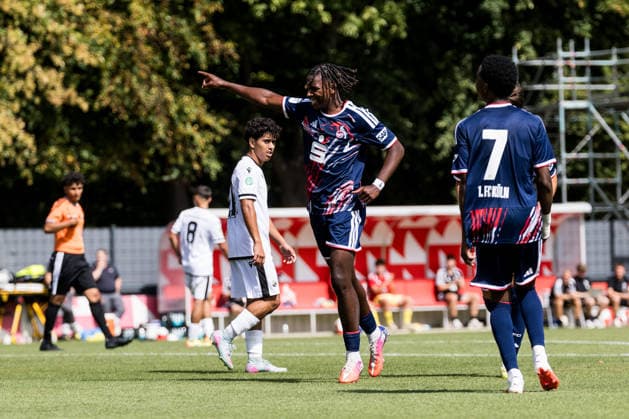 U17 DFB Youth League: 1. FC Köln vs. SV Sandhausen, August 9, 2026, Cologne, Germany. August 9: Celebration of the 3-0 goal by Isaiah Amani Izuagie of 1. FC Köln, 9, goal, goal celebration, during Matchday 1 of the preliminary round, Group E, of the U17 DFB Youth League between 1 FC Köln and SV Sandhausen at Geissbockheim Field 7 on August 9, 2026, in Cologne, Germany Copyright: xBEAUTIFULxSPORTS Wunderlx