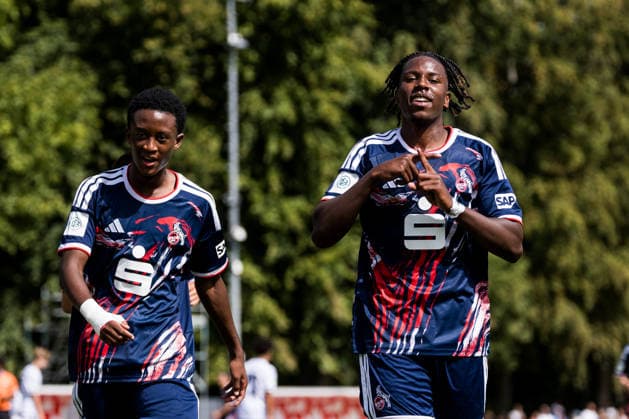U17 DFB Youth League: 1. FC Köln vs. SV Sandhausen, August 9, 2026, Cologne, Germany. August 9: Celebration of the 3-0 goal by Isaiah Amani Izuagie of 1. FC Köln, 9, goal, goal celebration, during Matchday 1 of the preliminary round, Group E, of the U17 DFB Youth League between 1 FC Köln and SV Sandhausen at Geissbockheim Field 7 on August 9, 2026, in Cologne, Germany Copyright: xBEAUTIFULxSPORTS Wunderlx