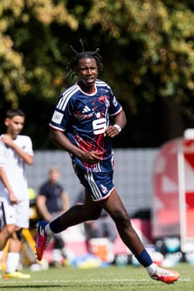 U17 DFB Youth League: 1. FC Köln vs. SV Sandhausen, August 9, 2026, Cologne, Germany. August 9: Celebration of the 3-0 goal by Isaiah Amani Izuagie of 1. FC Köln, 9, goal, goal celebration, during Matchday 1 of the preliminary round, Group E, of the U17 DFB Youth League between 1 FC Köln and SV Sandhausen at Geissbockheim Field 7 on August 9, 2026, in Cologne, Germany Copyright: xBEAUTIFULxSPORTS Wunderlx