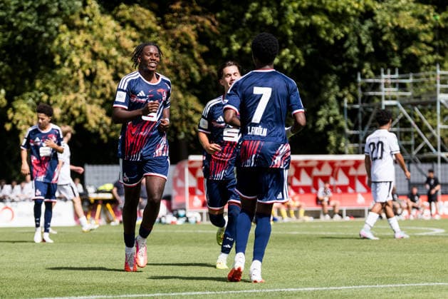 U17 DFB Youth League: 1. FC Köln vs. SV Sandhausen, August 9, 2026, Cologne, Germany. August 9: Celebration of the 3-0 goal by Isaiah Amani Izuagie of 1. FC Köln, 9, goal, goal celebration, during Matchday 1 of the preliminary round, Group E, of the U17 DFB Youth League between 1 FC Köln and SV Sandhausen at Geissbockheim Field 7 on August 9, 2026, in Cologne, Germany Copyright: xBEAUTIFULxSPORTS Wunderlx