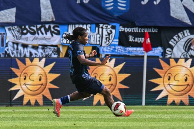 Soccer I Men s I 2026–2027 Season I Regionalliga I Matchday 4 I Hallescher FC vs. Chemnitzer FC I August 9, 2026 Ken Tchouangue 20, Chemnitzer FC with ball, cutout, close-up, portrait, single photo, single image, body, Halle, Saale, Leuna, Chemie Stadium, Saxony-Anhalt, Germany Copyright: xLobeca InesxHähnelx