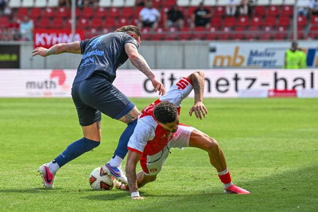 Soccer I Men s I 2026–2027 Season I Regionalliga I Matchday 4 I Hallescher FC vs. Chemnitzer FC I August 9, 2026, Tackle: Jan Löhmannsröben 4, Chemnitzer FC, Stanley Ratifo 30, Hallescher FC, Halle Saale Leuna Chemie Stadium, Saxony-Anhalt, Germany Copyright: xLobeca InesxHähnelx