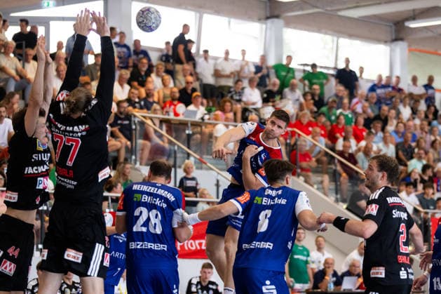 Georg POEHLE, HBW Balingen Weilstetten, 94, scores a goal, play, shot on goal, GER, HBW Balingen Weilstetten vs. HC Erlangen, handball, preseason, tournament, S Cup Altensteig, 3rd-place match, 2026–2027 season, August 9, 2026, GER, HBW Balingen Weilstetten vs. HC Erlangen, handball, preseason, tournament, S Cup Altensteig, 3rd-place match, 2026–2027 season, August 9, 2026, Altensteig Copyright: xEibnerxPressefoto OliverxSchmidtx EP_OST