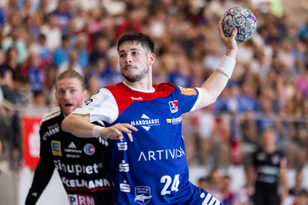 Elias FUEGEL of HBW Balingen Weilstetten, No. 24, scores a goal; action; shot on goal; GER; HBW Balingen Weilstetten vs. HC Erlangen; handball; preseason; tournament; S Cup Altensteig; 3rd-place match; 2026–2027 season, August 9, 2026, GER, HBW Balingen Weilstetten vs. HC Erlangen, handball, preseason, tournament, S Cup Altensteig, 3rd-place match, 2026–2027 season, August 9, 2026, Altensteig Copyright: xEibnerxPressefoto OliverxSchmidtx EP_OST