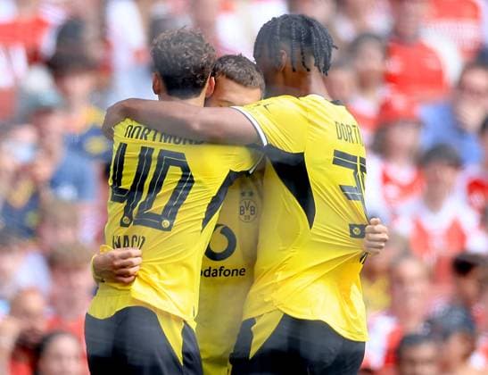 Konstantino Karetsas of Borussia Dortmund (centre) celebrates with teammates after scoring their side s second goal of the game Arsenal v Borussia Dortmund, Pre Season Friendly, Football, Emirates Stadium, London, UK - 09 Aug 2026London Emirates Stadium United Kingdom EDITORIAL USE ONLY No use with unauthorised audio, video, data, fixture lists, club league logos or live services. Online in-match use limited to 120 images, no video emulation. No use in betting, games or single club league player publications. Copyright: xGeorgexTewkesbury Shutterstockx 17051143ae
