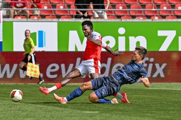 Soccer I Men s I 2026–2027 Season I Regionalliga I Matchday 4 I Hallescher FC vs. Chemnitzer FC I August 9, 2026, Tackle between Bocar and Baro 9, Hallescher FC, Roman Eppendorfer 25, Chemnitzer FC, Halle Saale, Leuna Chemie Stadium, Saxony-Anhalt, Germany Copyright: xLobeca InesxHähnelx