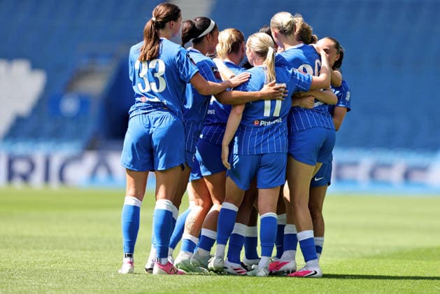 Brighton and Hove Albion Women v Paris Saint-Germain Women Pre-Season Friendly Maisie Symonds of Brighton and Hove Albion Women is mobbed by teammates after scoring during the Pre-Season Friendly match at the American Express Stadium, Brighton and Hove 09 08 2026 UK Newspapers OUT Copyright: xNeilxHolmesx FIL-23742-0010